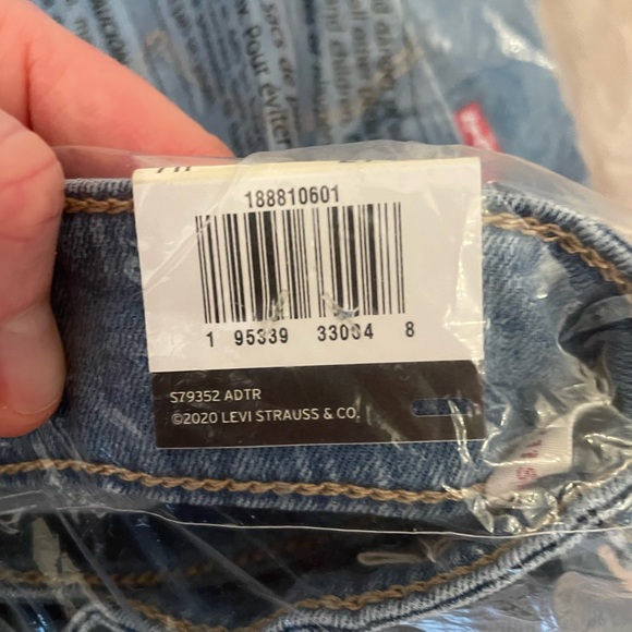 Levi’s 711 Skinny Jeans - Picture 6 of 8